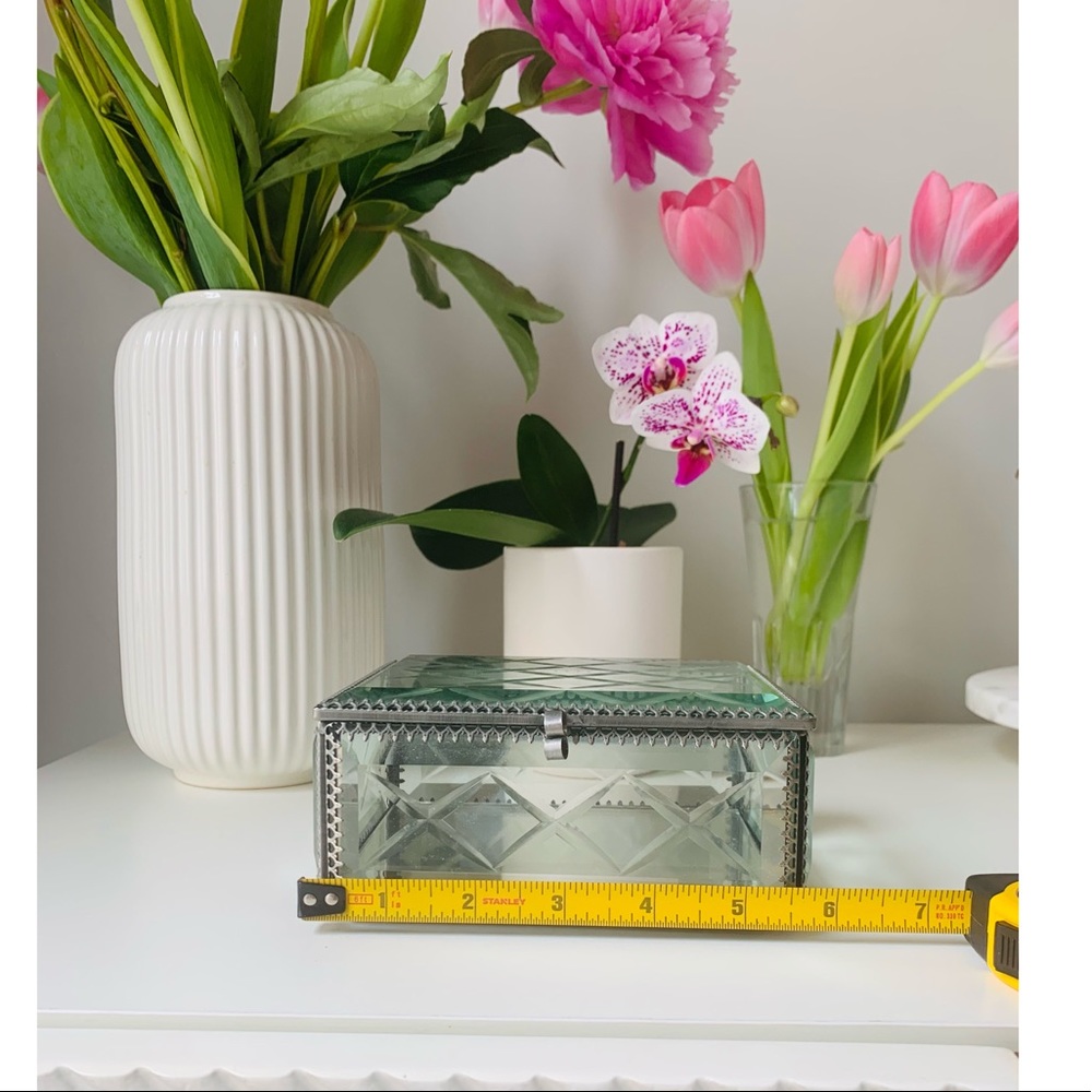 ❗️NEW Glass jewelry storage box by Nicole Miller❗️